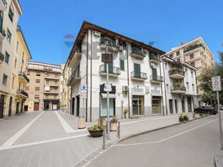 Appartamento in Vendita a Cosenza, 230'000&euro;, 171 m²