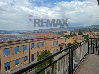 Appartamento in Vendita a Regalbuto, 49'000&euro;, 126 m²