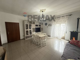 Trilocale in Vendita a San Nicandro Garganico, 37'000&euro;, 86 m²