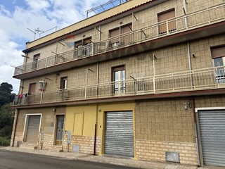 Appartamento in Vendita a San Nicandro Garganico, 125'000&euro;, 244 m²