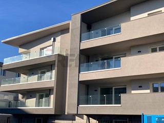 Quadrilocale in Vendita a Stezzano, 348'000&euro;, 141 m²