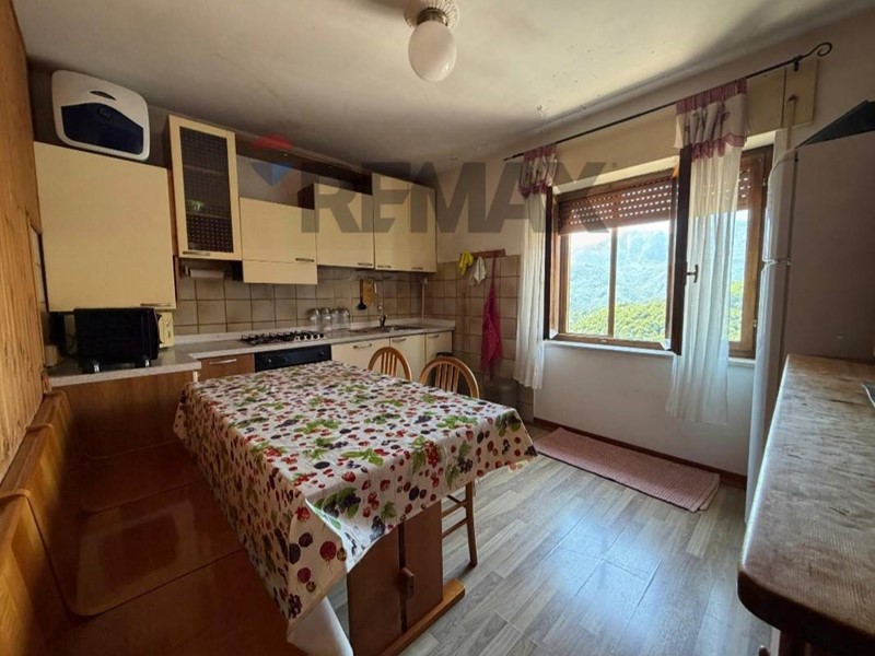 Appartamento in Vendita a Recoaro Terme, 135'000&euro;, 210 m²