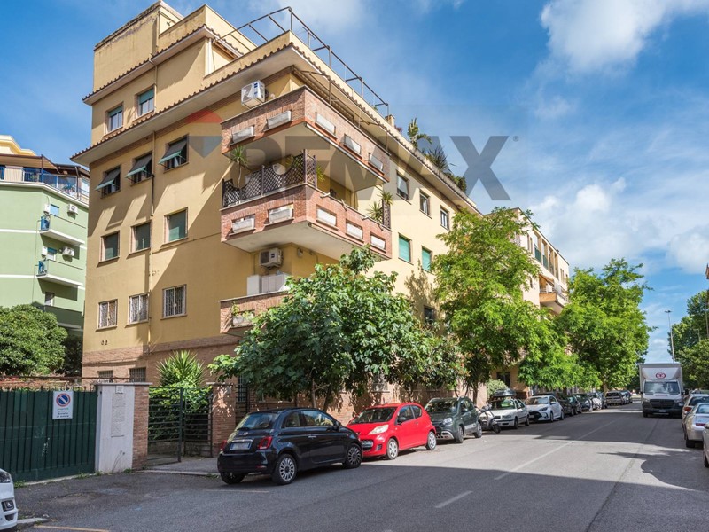 Trilocale in Vendita a Roma, 215'000&euro;, 94 m²