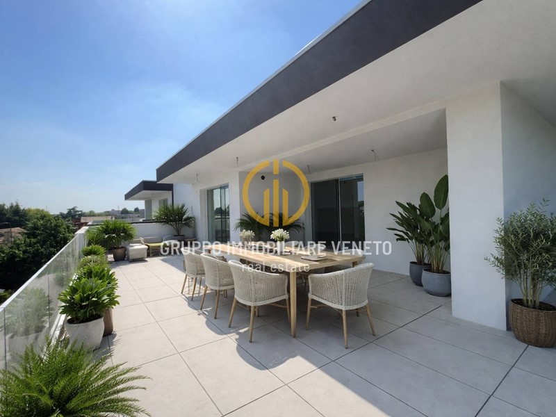 Attico in Vendita a Treviso, 605'000&euro;, 245 m²
