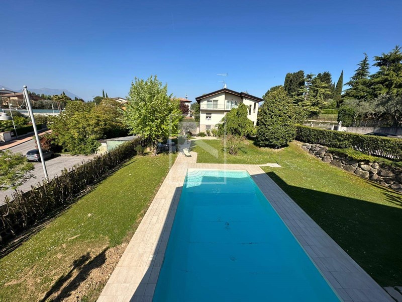 Trilocale in Vendita a Moniga del Garda, 345'000&euro;, 106 m², con Box