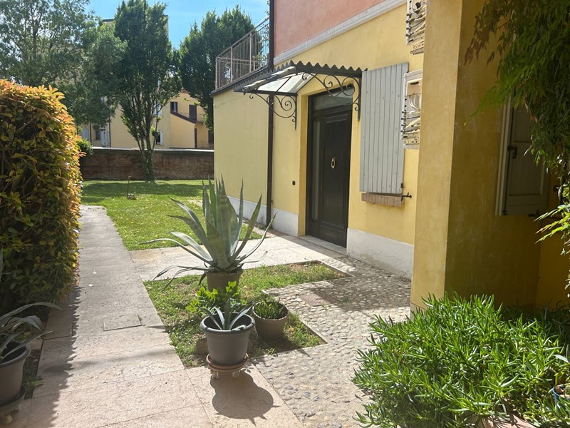 Bilocale in Vendita a Mirandola, 125'000&euro;, 90 m²