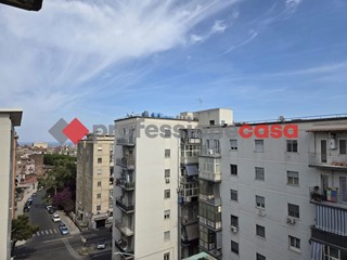 Bilocale in Vendita a Catania, 49'000&euro;, 64 m²