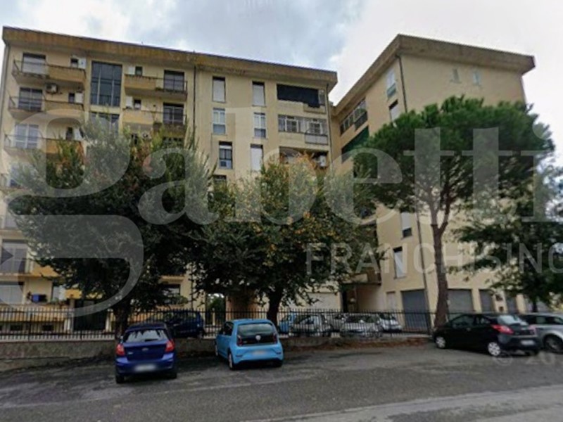 Trilocale in Vendita a Catanzaro, 43'000&euro;, 74 m²