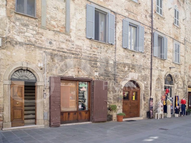 Quadrilocale in Vendita a Gubbio, 185'000&euro;, 85 m²