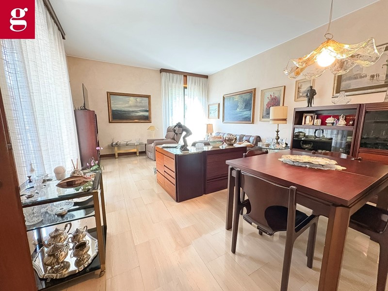 Quadrilocale in Vendita a Saronno, 318'000&euro;, 160 m², con Box