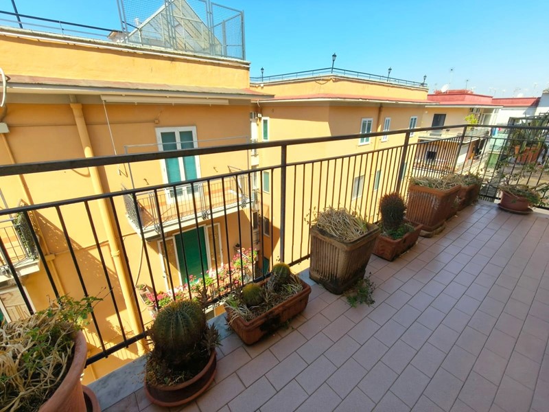 Appartamento in Vendita a Portici, 610'000&euro;, 227 m², con Box