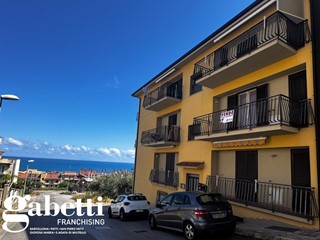 Trilocale in Vendita a Acquedolci, 95'000&euro;, 65 m², con Box