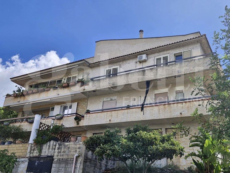 Appartamento in Vendita a Palermo, 119'000&euro;, 150 m²