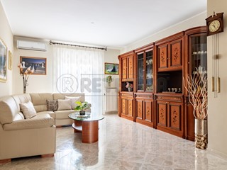 Trilocale in Vendita a Bisceglie, zona Seminario, 235'000&euro;, 90 m², con Box