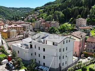 Appartamento in Vendita a Recoaro Terme, 240'000&euro;, 216 m², con Box