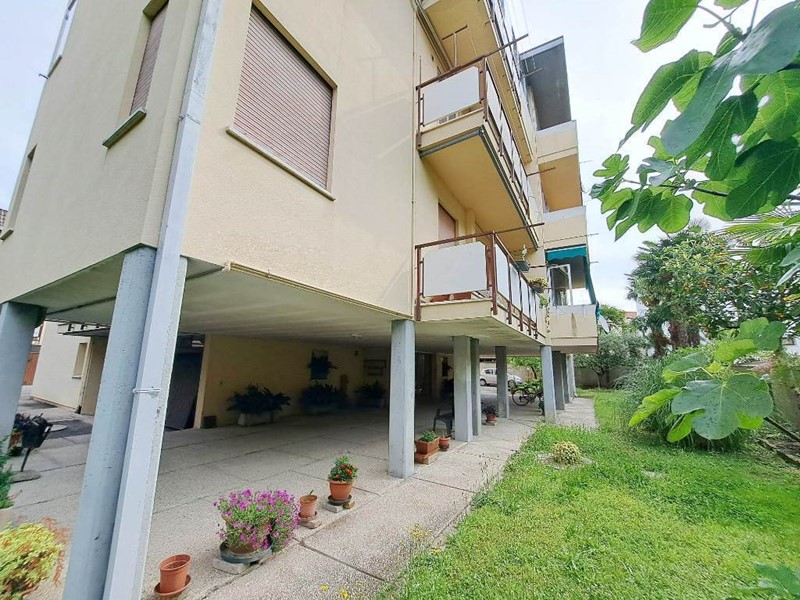 Appartamento in Vendita a Rovigo, 85'000&euro;, 102 m², con Box