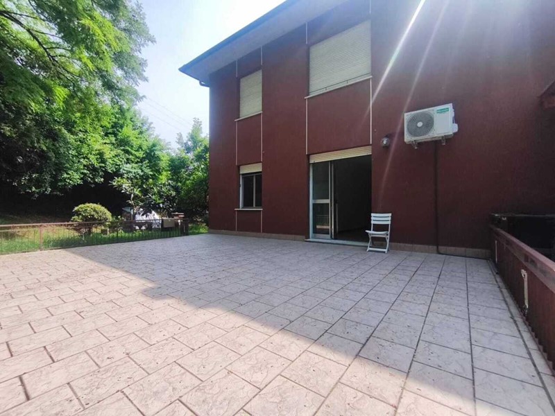Bilocale in Vendita a Ozzano dell'Emilia, 155'000&euro;, 85 m², con Box