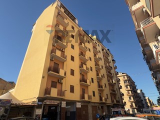 Appartamento in Vendita a Palermo, 176'000&euro;, 140 m²