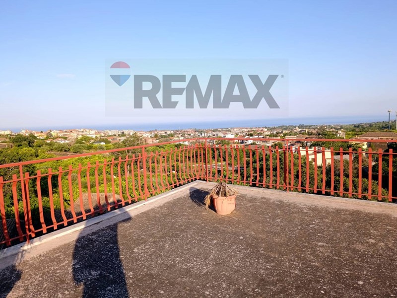 Appartamento in Vendita a Aci Catena, 79'000&euro;, 143 m²