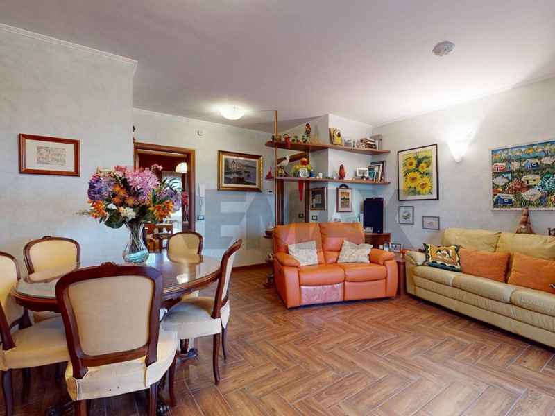 Trilocale in Vendita a Vanzago, 225'000&euro;, 114 m²