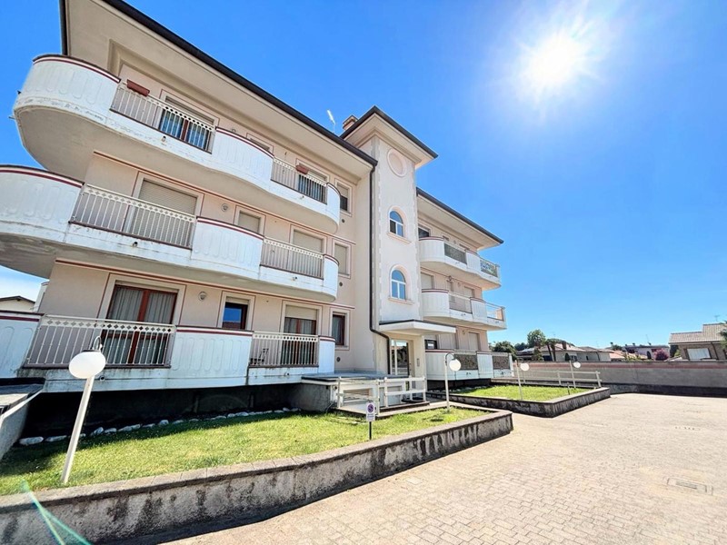 Trilocale in Vendita a Ossona, 179'000&euro;, 76 m², con Box