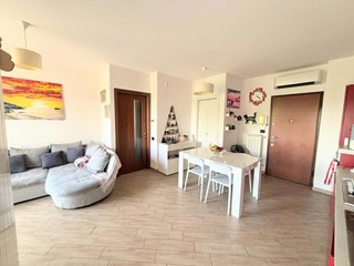 Trilocale in Vendita a Ossona, 179'000&euro;, 76 m², con Box