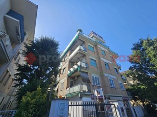Trilocale in Vendita a Roma, 275'000&euro;, 80 m²