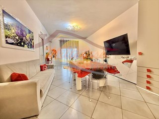 Trilocale in Vendita a Siracusa, zona Tisia - Tica - Zecchino, 98'000&euro;, 100 m²