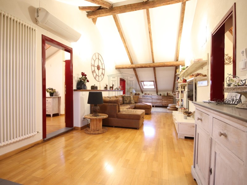 Trilocale in Affitto a Lucca, zona Est, 1'800&euro;, 160 m², arredato