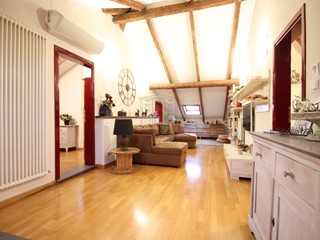 Trilocale in Affitto a Lucca, zona Est, 1'800&euro;, 160 m², arredato