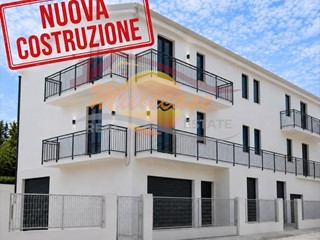 Trilocale in Vendita a Siracusa, zona Belvedere, 125'000&euro;, 80 m²