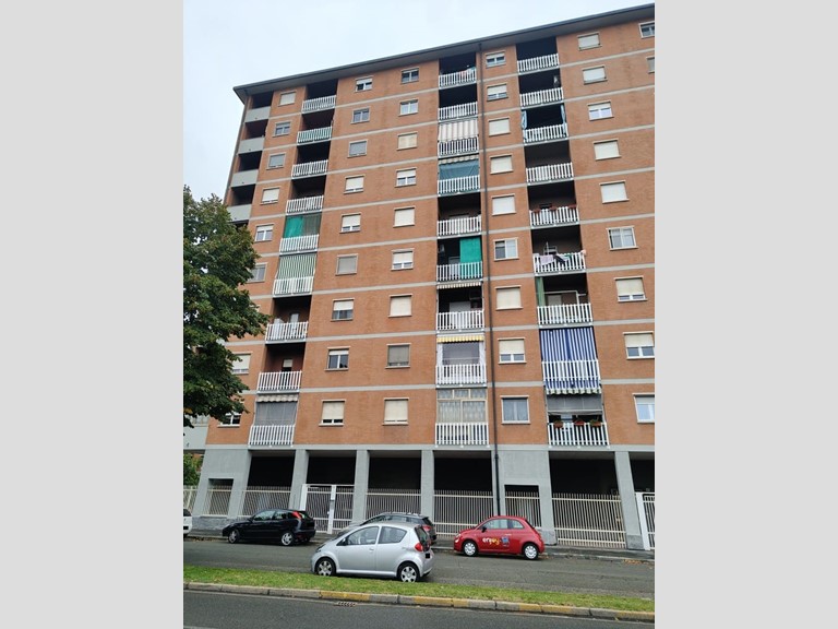 Appartamento in Vendita a Torino, 75'000&euro;, 139 m²