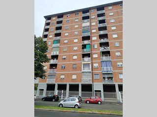 Appartamento in Vendita a Torino, 75'000&euro;, 139 m²