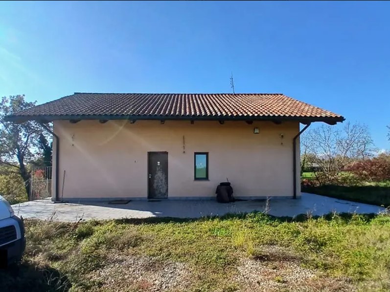 Appartamento in Vendita a Leinì, 99'900&euro;, 172 m²