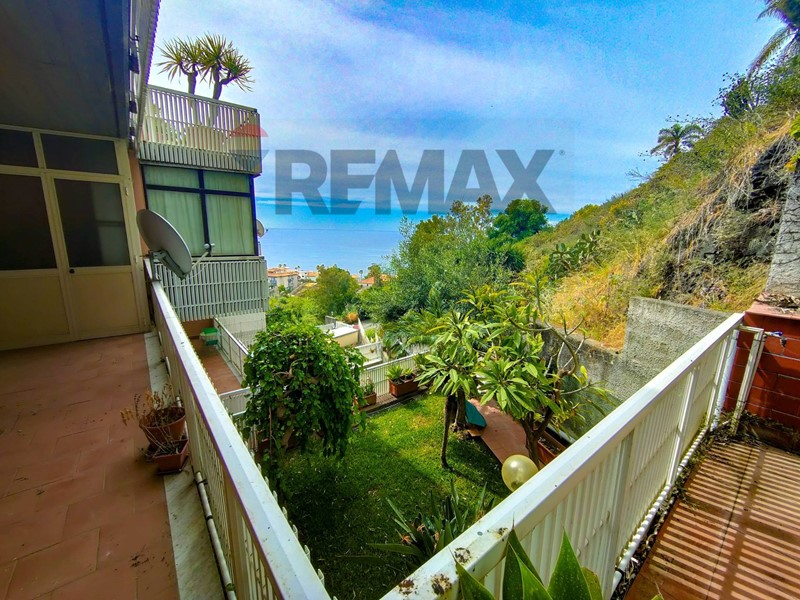 Appartamento in Vendita a Aci Castello, 95'000&euro;, 118 m²