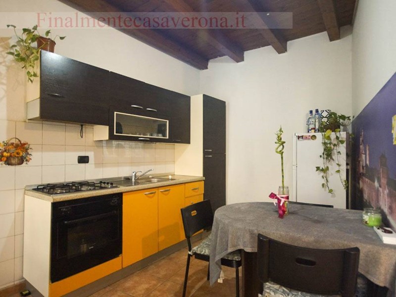 Bilocale in Vendita a Verona, 110'000&euro;, 55 m²