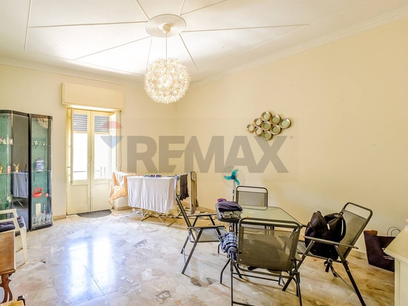 Appartamento in Vendita a Catania, 95'000&euro;, 130 m²