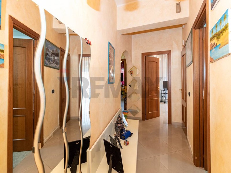 Quadrilocale in Vendita a Catania, 150'000&euro;, 121 m²
