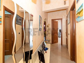 Quadrilocale in Vendita a Catania, 150'000&euro;, 121 m²