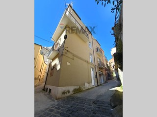 Monolocale in Vendita a Enna, 67'000&euro;, 94 m²