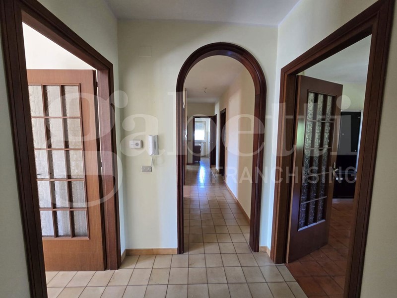 Quadrilocale in Vendita a Isernia, 147'000&euro;, 125 m², con Box