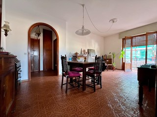 Quadrilocale in Vendita a Massa, zona Ronchi, 230'000&euro;, 80 m², arredato