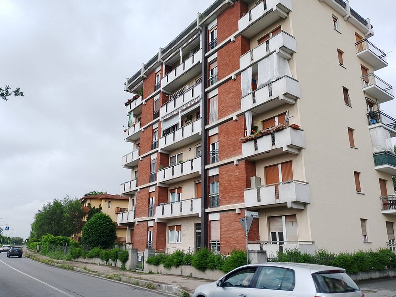 Quadrilocale in Vendita a Chieri, 51'000&euro;, 94 m²