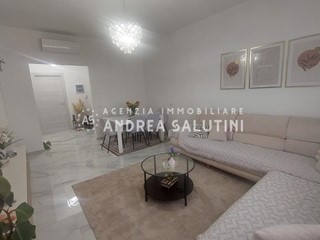 Appartamento in Vendita a Pontedera, 220'000&euro;, 120 m², arredato, con Box