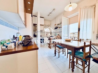 Trilocale in Vendita a Massa, 210'000&euro;, 100 m², arredato, con Box