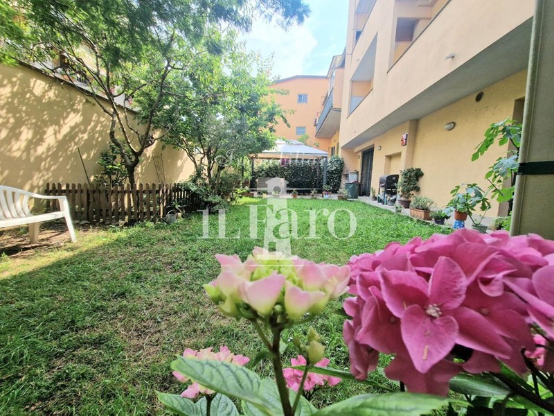 Appartamento in Vendita a Firenze, zona Peretola, 590'000&euro;, 210 m², con Box