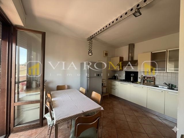 Appartamento in Vendita a Lucca, zona Sant'Anna, 270'000&euro;, 95 m², arredato