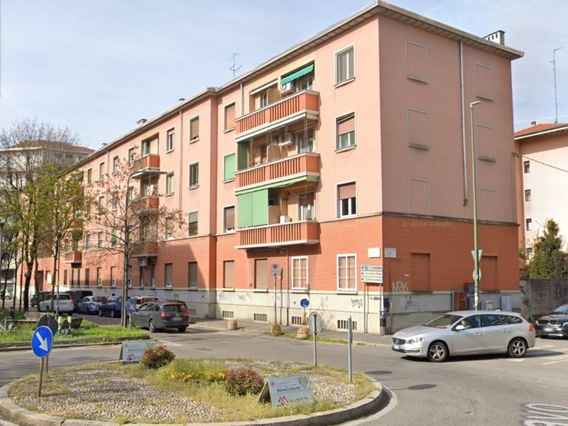 Trilocale in Vendita a Sesto San Giovanni, 82'500&euro;, 74 m², con Box
