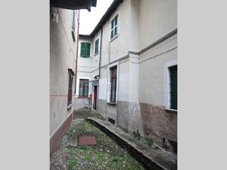 Appartamento in Vendita a Pianello del Lario, 90'000&euro;, 121 m²