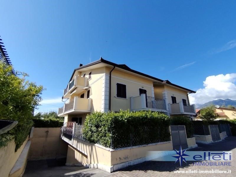 Trilocale in Vendita a Massa, zona Marina di Massa, 320'000&euro;, 70 m², arredato, con Box
